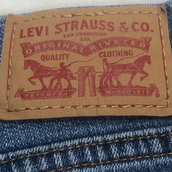 Levi’s Light Wash Denim Womens Shorts Size 30 - Picture 4 of 8